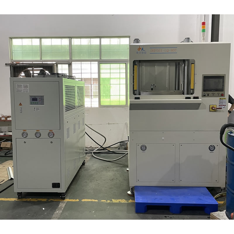 碳纖維熱壓機(jī)